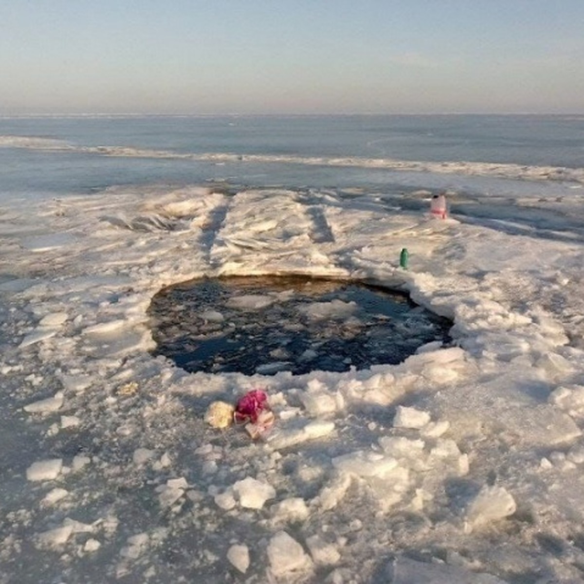 Не смог выбраться: в Охотском море утонул автомобиль с водителем внутри -  KP.RU