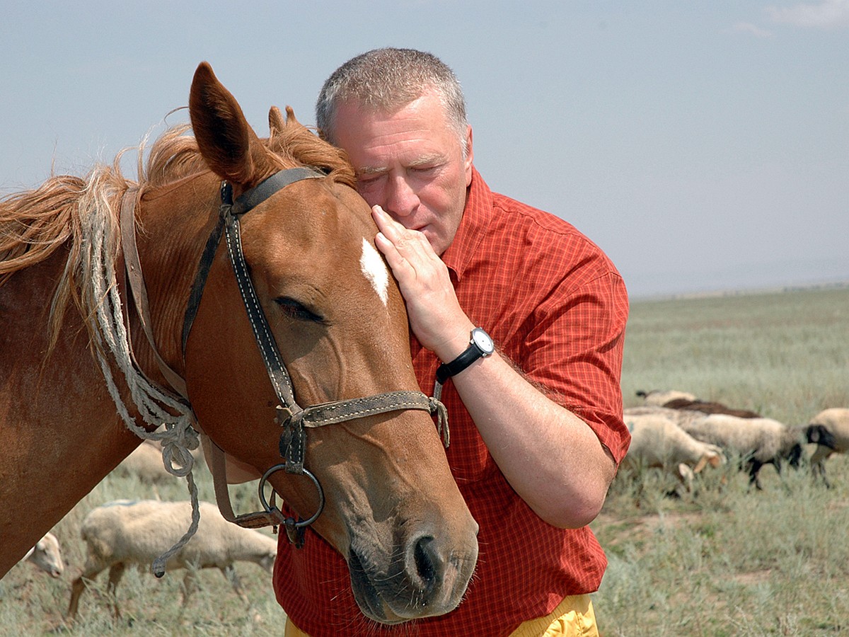 Владимир Жириновский: Вы меня уже столько лет трамбуете! Благодаря вам я  умру на двадцать лет раньше - KP.RU