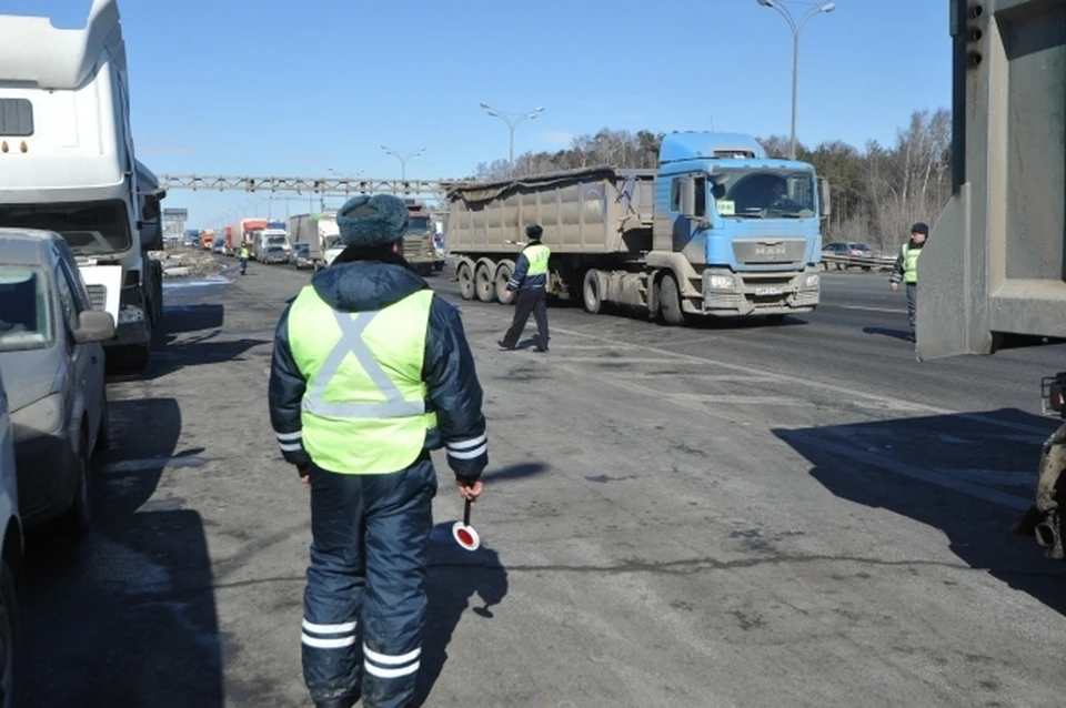 Движение ограничили в целях обеспечения безопасности дорожного движения.