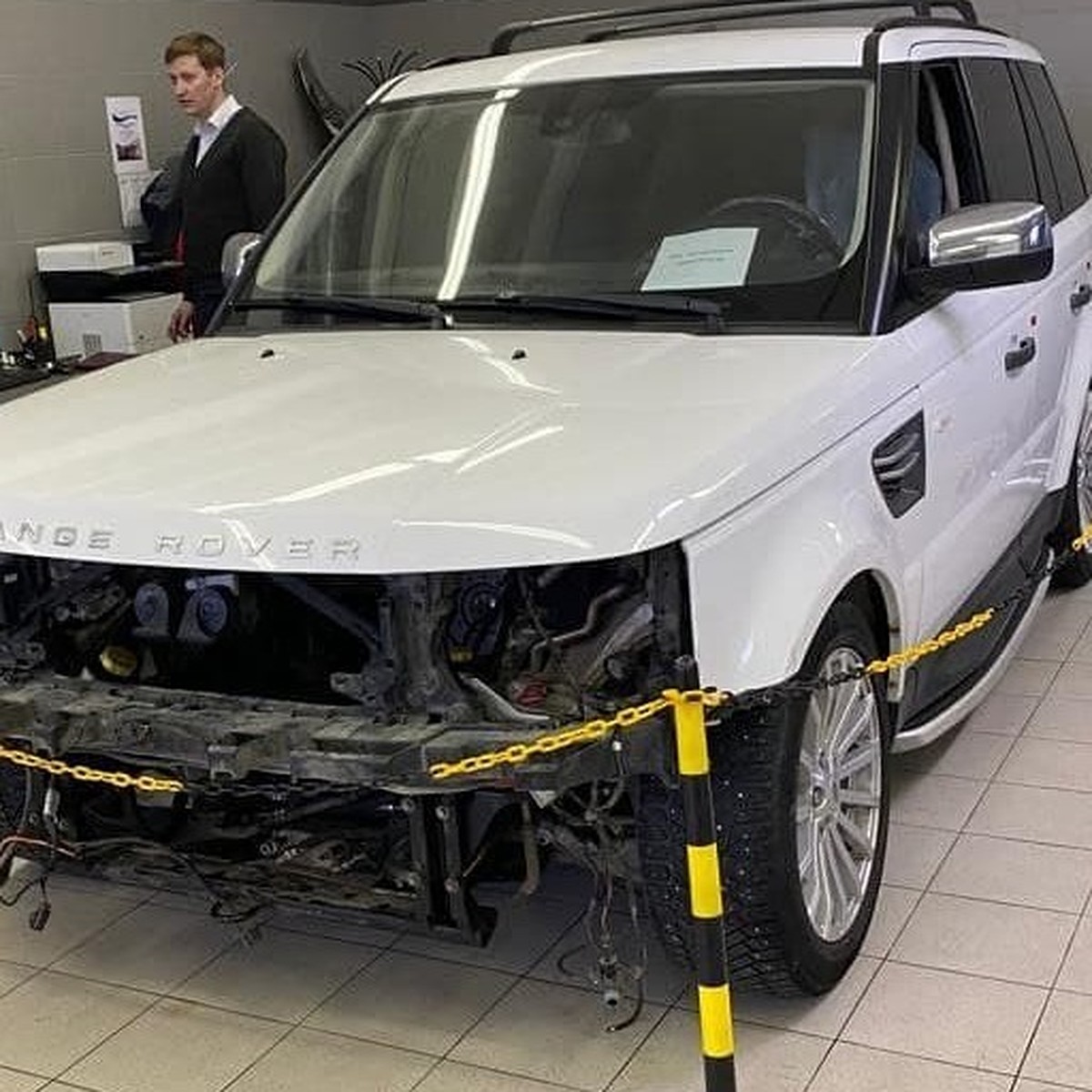 Выставили счет на миллион рублей: челябинец привез Land Rover в автосервис,  а там на нем покатались и угробили - KP.RU