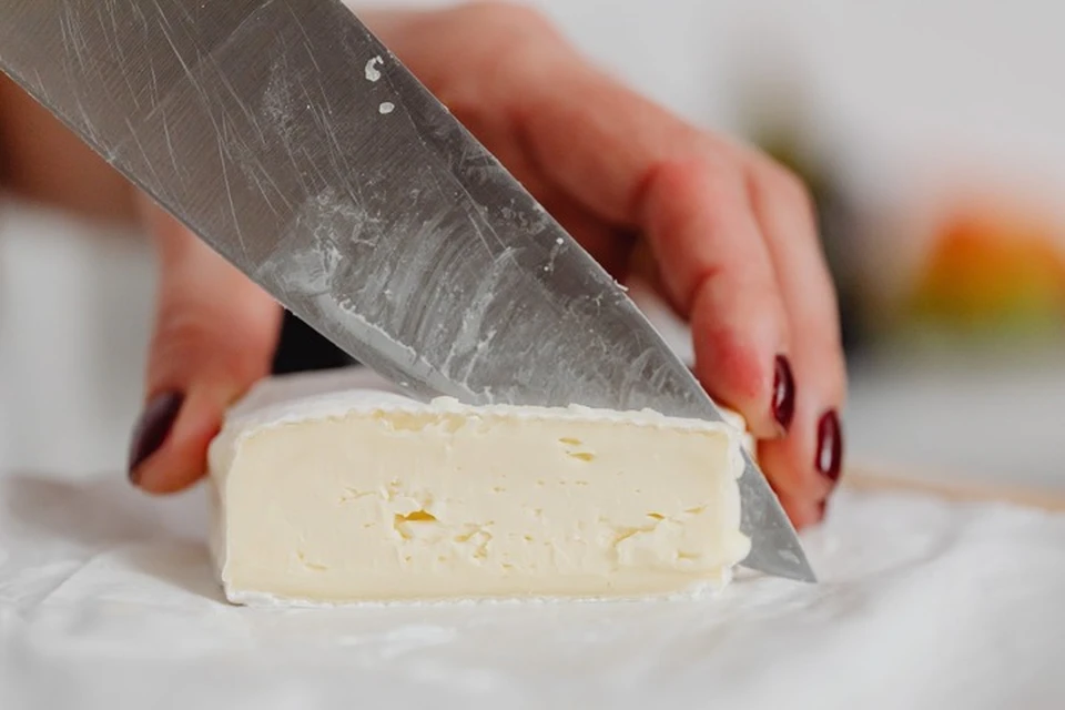 Министр сельского хозяйства сказал, в каком месяце начнут продавать белорусский сыр с белой плесенью. Фото: pexels.com