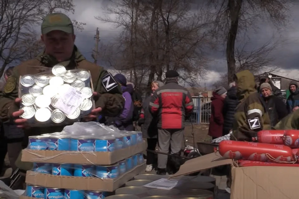 Полицейские ДНР доставили продукты и медикаменты в Мариуполь. Фото: Скриншот с видео МВД ДНР