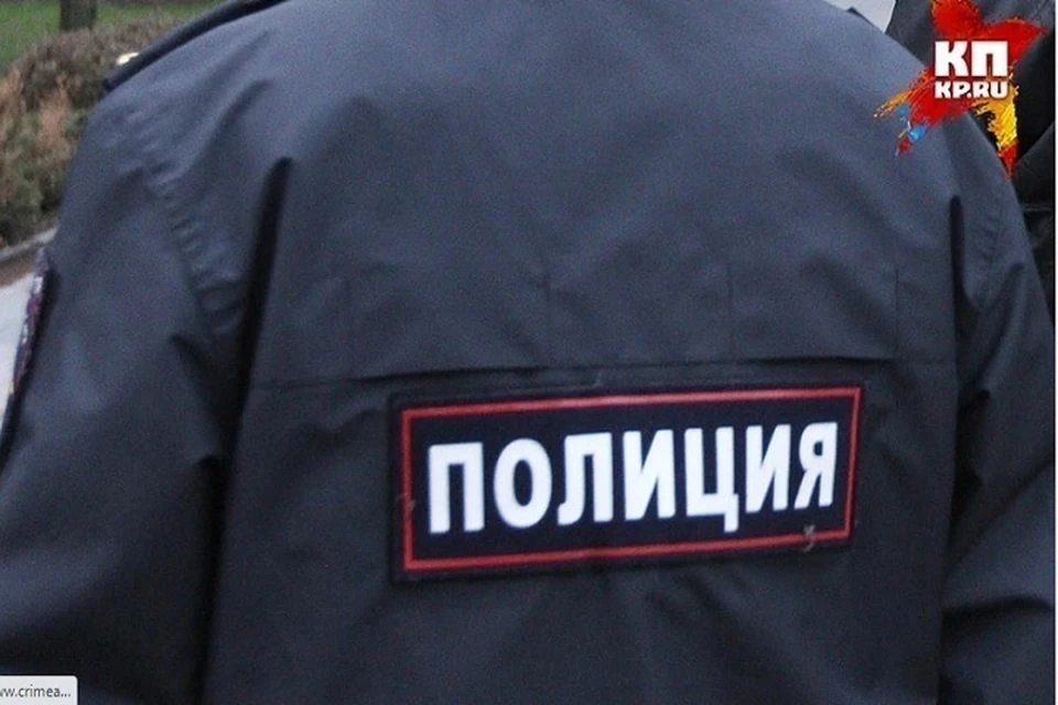 В здании больницы работали правоохранители.