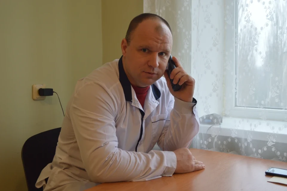 Кризисный психолог Артем Ломанов говорит, что для многих горячая линия Минздрава – последняя инстанция