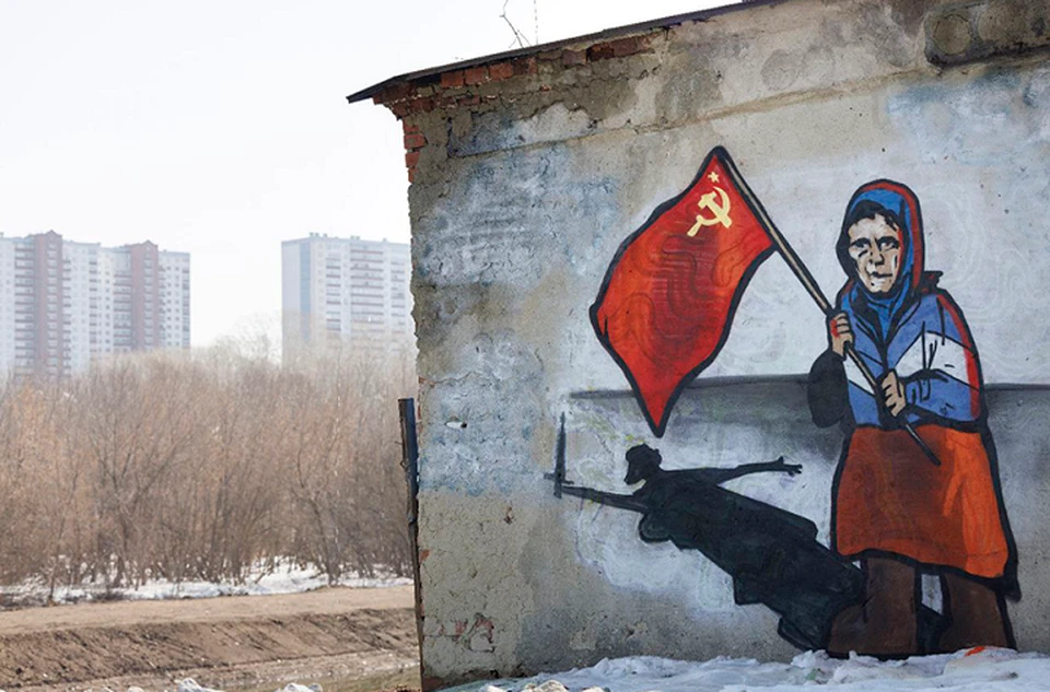 Уральские художники посвятили граффити смелой женщине с Донбасса. Фото: телеграм-канал «УРАЛLIVE»
