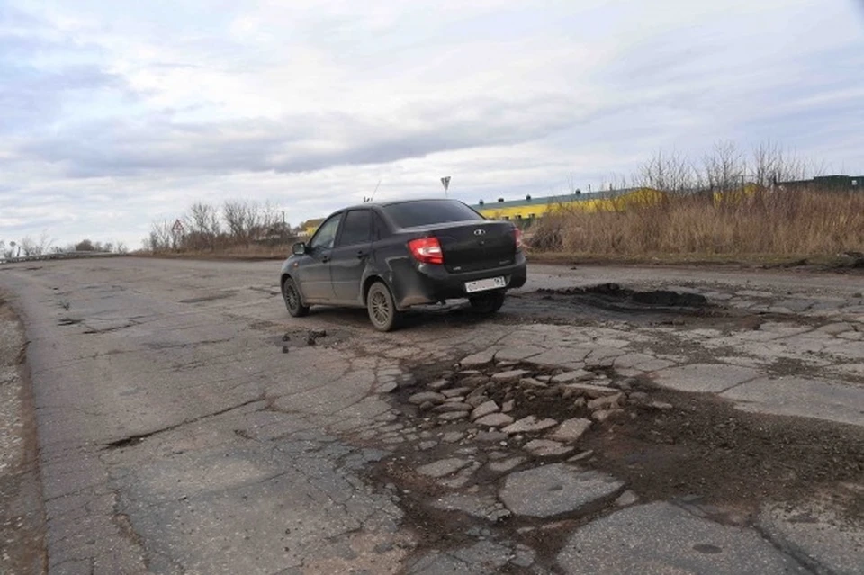 Прокуратура проверит состояние дороги в Новодугинском районе.