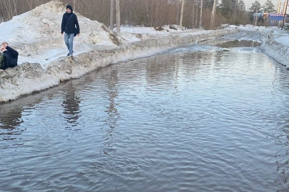 Фото: паблик "Происшествия Ноябрьск". Затопленная ул. Интернационалистов.