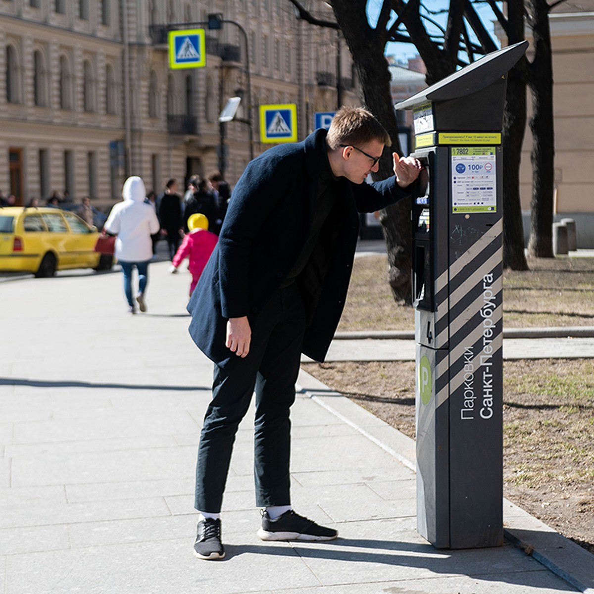 Открытые багажники и тряпочки на госномерах: Водители в Петербурге  отказываются оплачивать парковку в центре - KP.RU