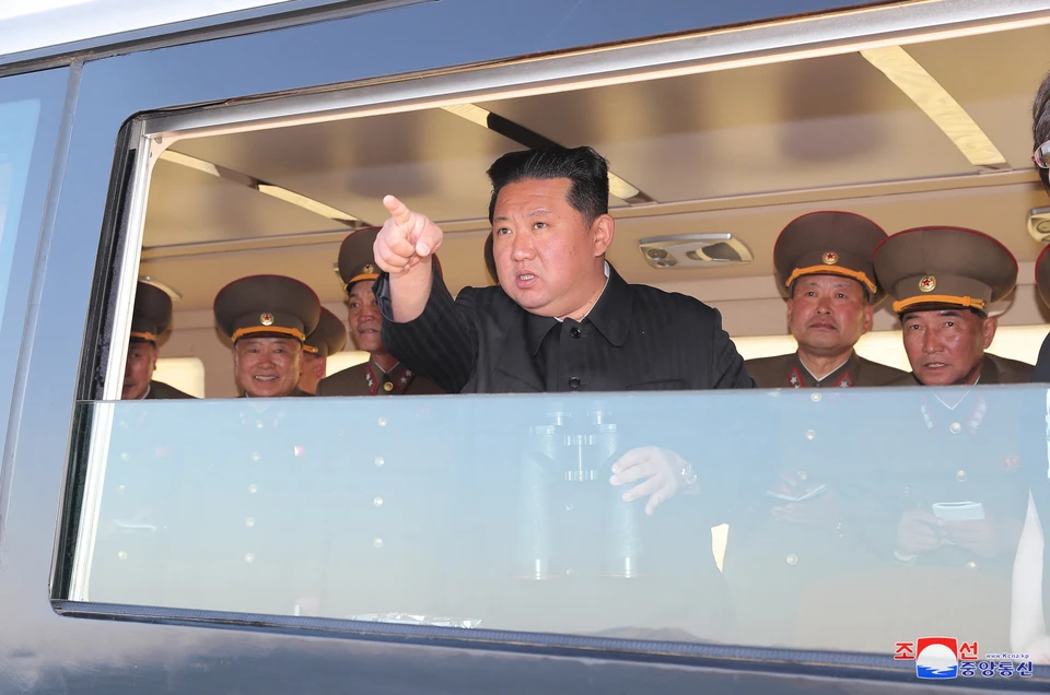 Ким Чен Ын посмотрел испытания новой системы тактического оружия