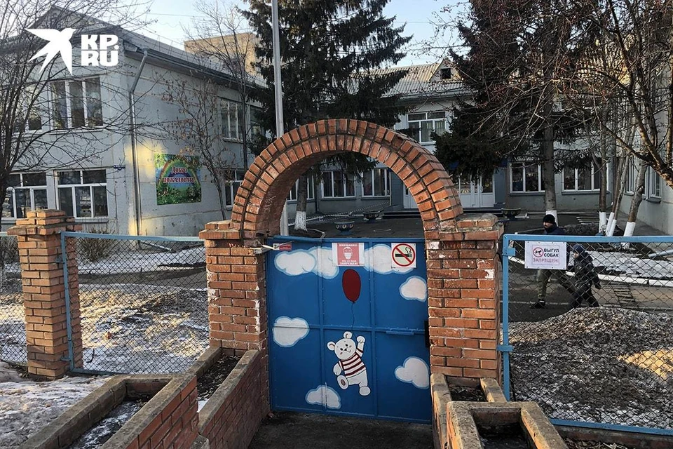 Красноярский краевой суд оставил под арестом обвиняемую в убийстве отца и стрельбе в детском саду