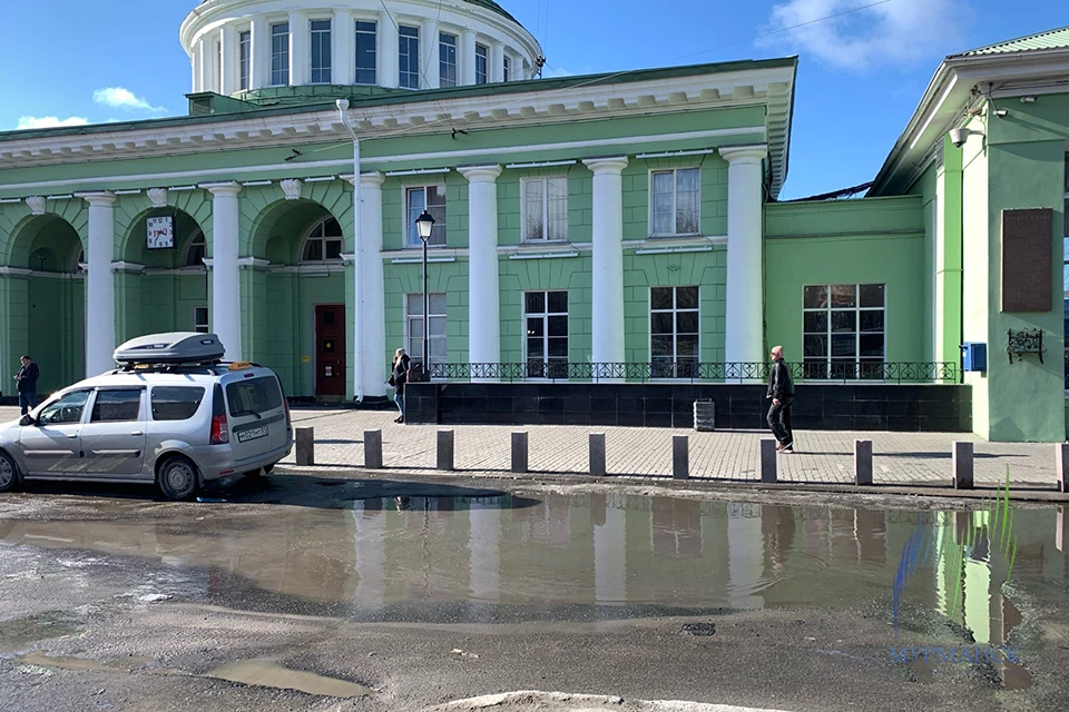 Лужа традиционно возникает каждую весну. Фото: vk.com/murmanskgroup
