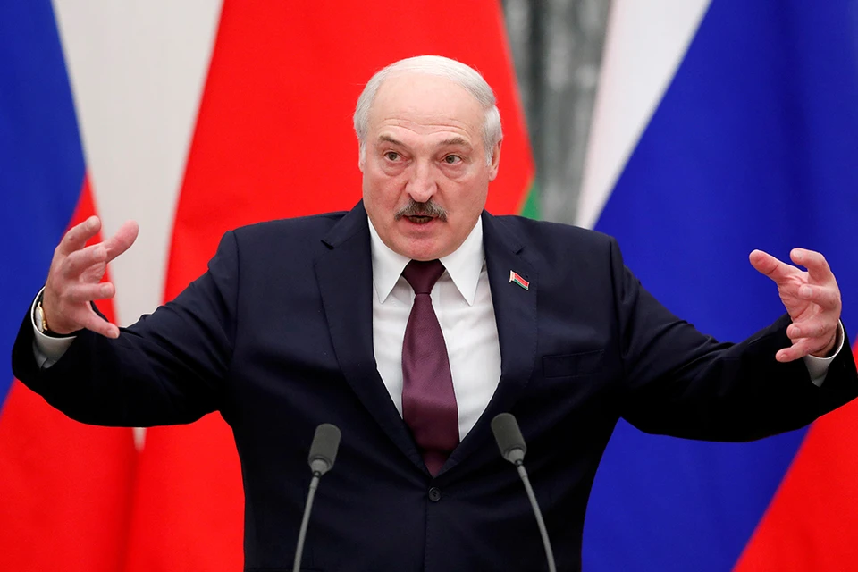 Лукашенко пообещал "снести голову" любому, кто посягнет на мир и спокойствие в Белоруссии.