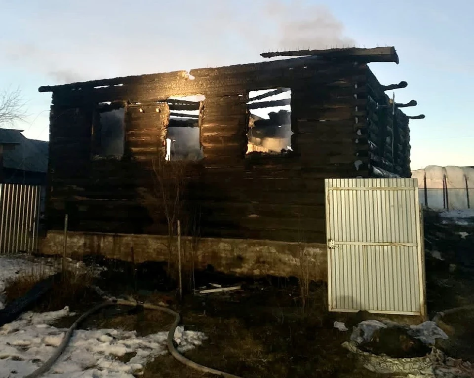 По данным предварительного следствия, возгорание началось из-за неисправности электропроводки в сенях дома. Фото: СУ СКР по УР