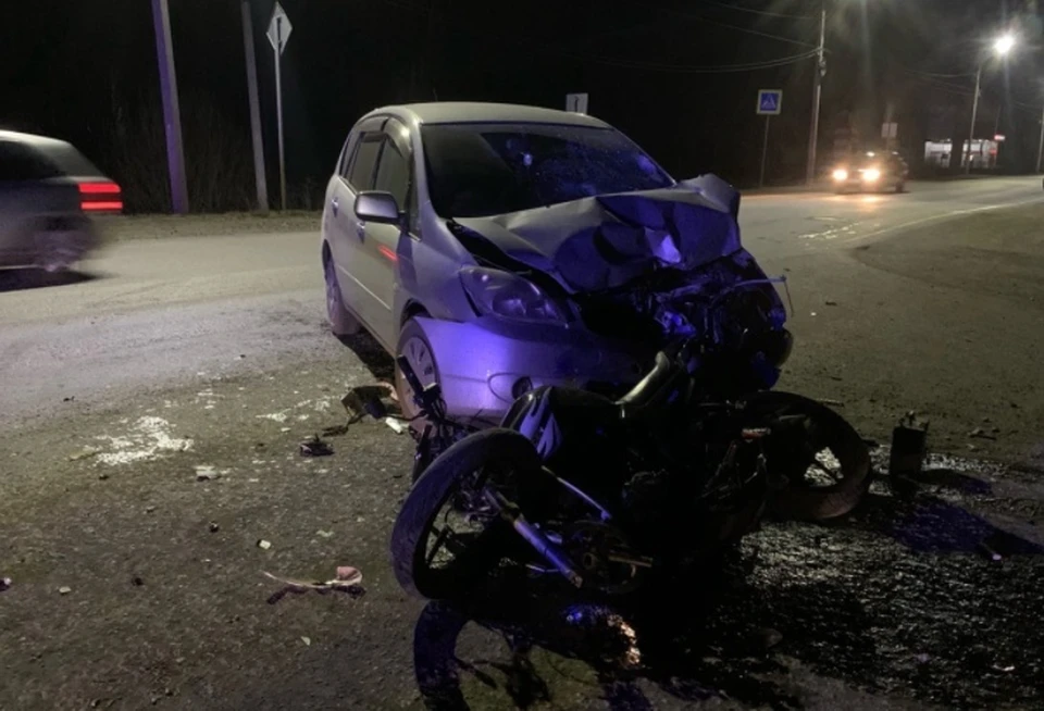 В кузбасском городе подросток-мотоциклист попал в реанимацию после столкновения с автомобилем. Фото: ГИБДД Мариинска.