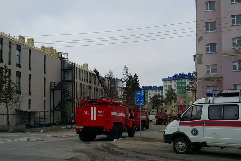Фото: МЧС России по ЯНАО. Возгорание в школе искусств.