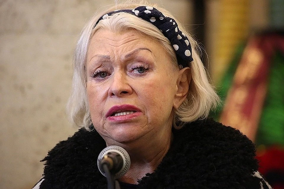 По словам вдовы Караченцова, она 13 лет не играла в театре из-за тяжелой болезни мужа
