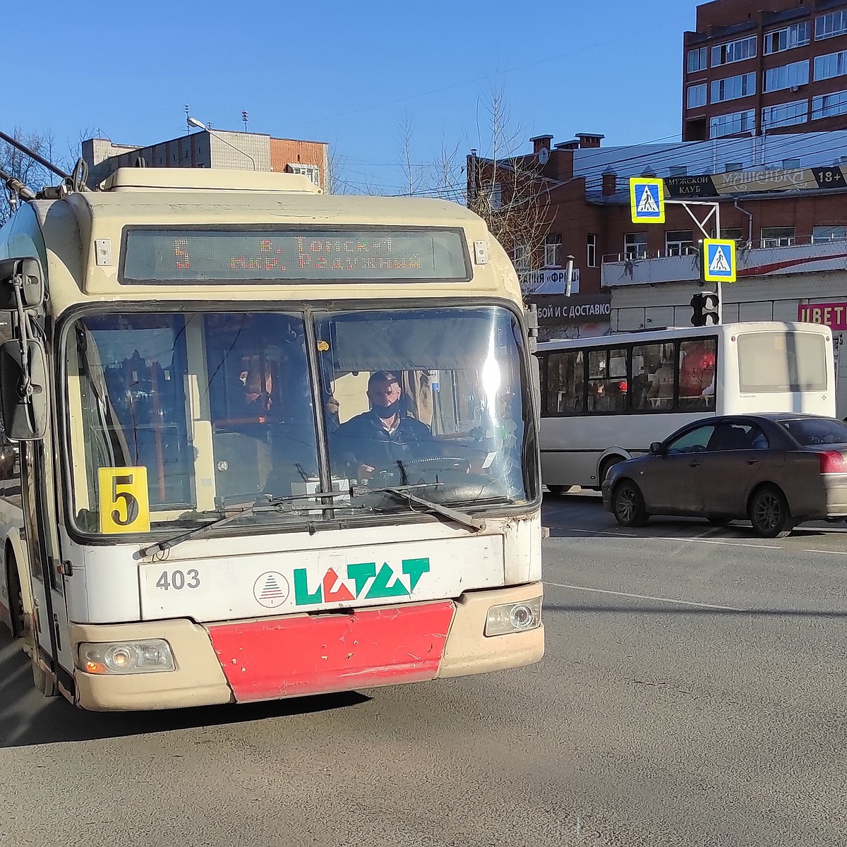 Не можем залезть в автобус»: жители Каштака пожаловались, что не могут  уехать на Комсомольский проспект в час пик - KP.RU