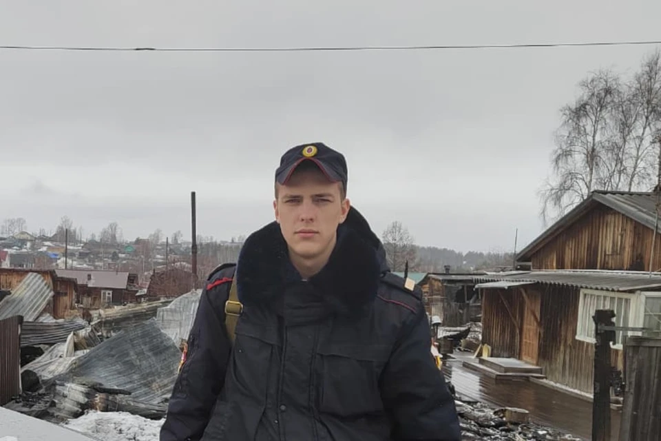 Росгвардейцы спасли шесть пенсионеров из горящих домов в Усть-Илимске. Фото: Росгвардия Иркутской области