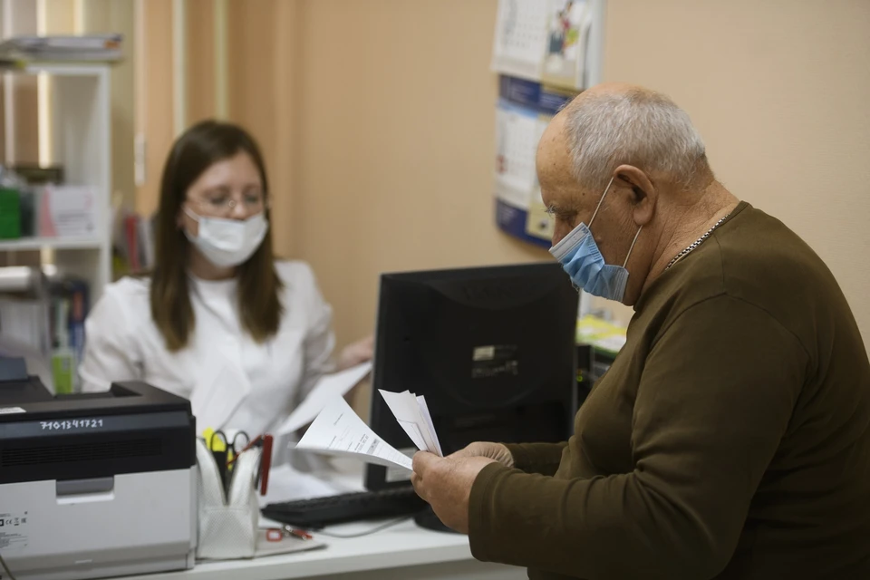 За несколько часов в мобильном пункте обследовалось более 30 человек
