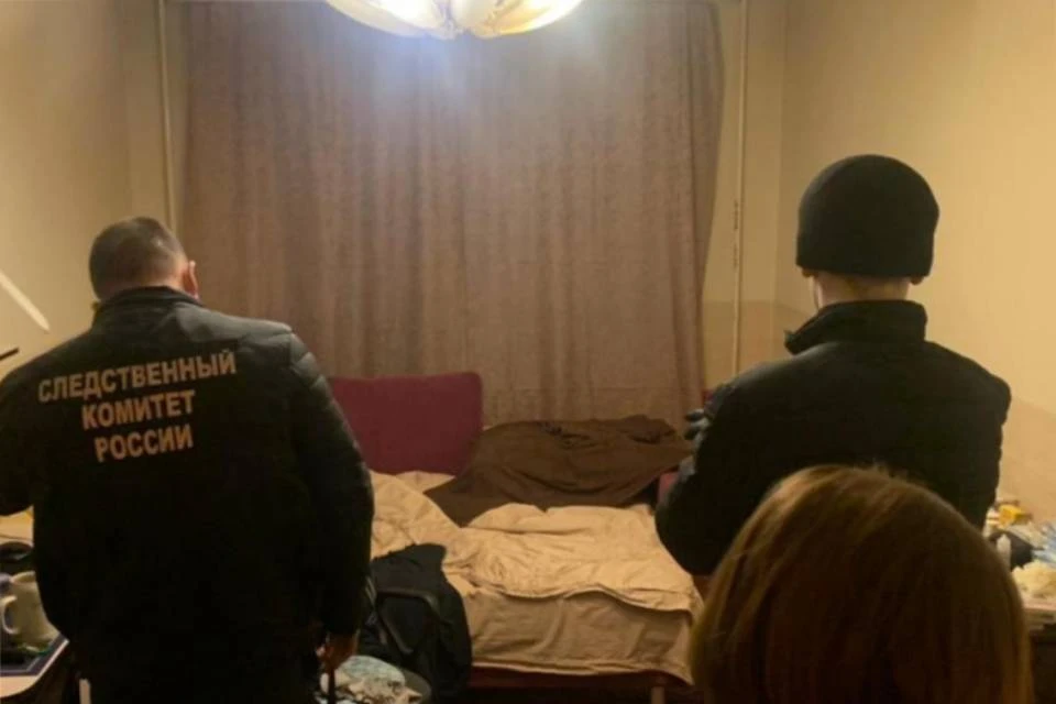 Фрагменты тела матери мурманчанин спрятал в диван. Фото: СКР по Мурманской области