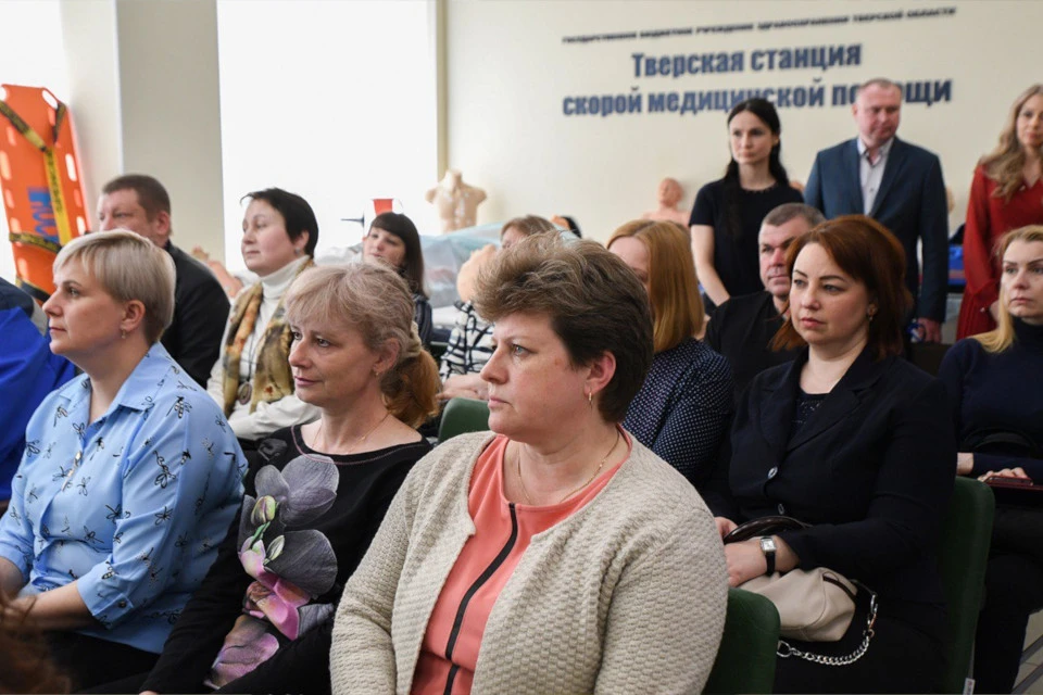 В Твери наградили работников скорой помощи.