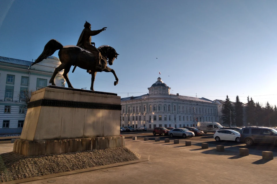 Первомайская демонстрация отменена.