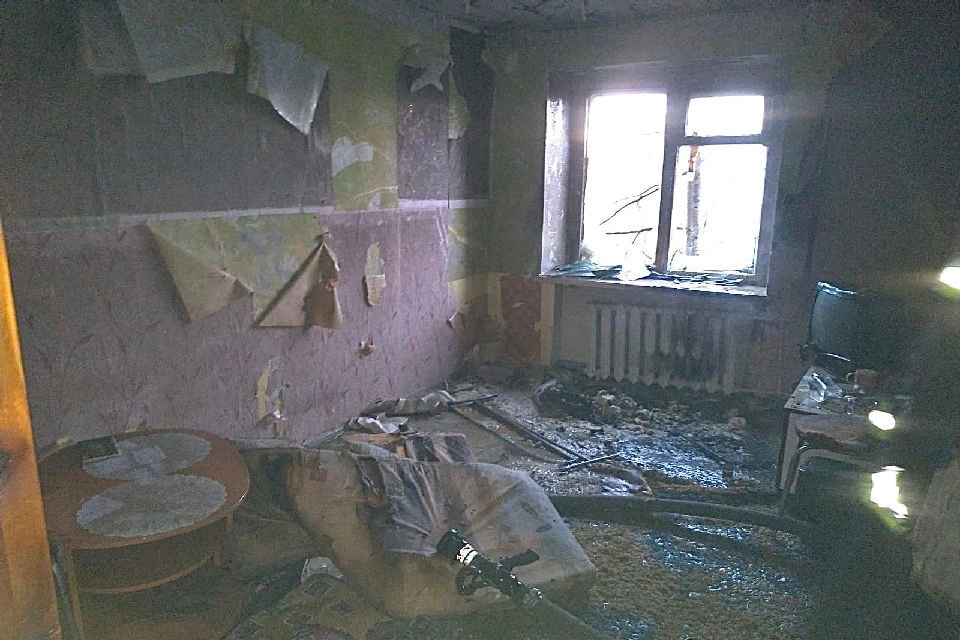 В тушении возгорания были задействованы 15 человек личного состава и 5 единиц техники. Фото: vk.com/murman01