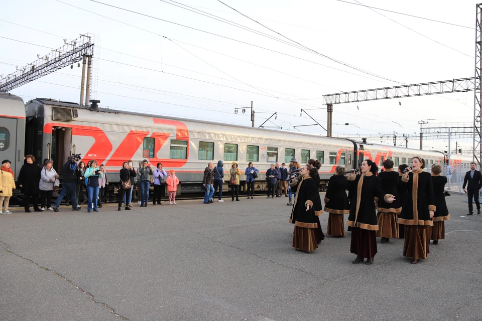 Первый поезд привез 200 туристов из соседних областей