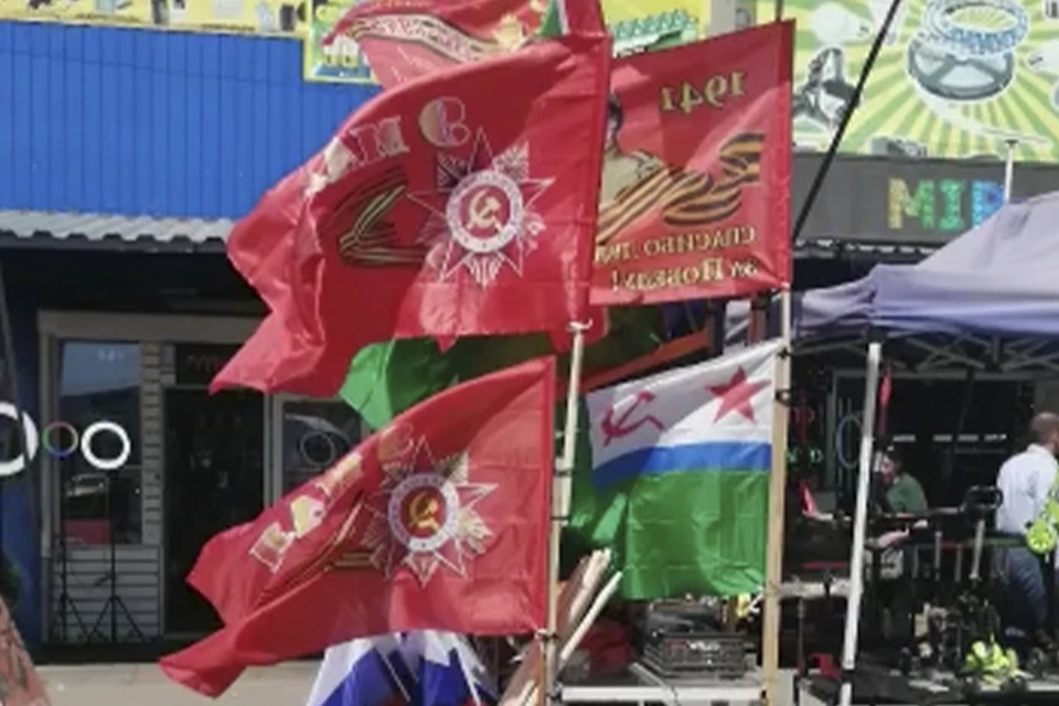 Главный атрибут праздника это Знамя Победы