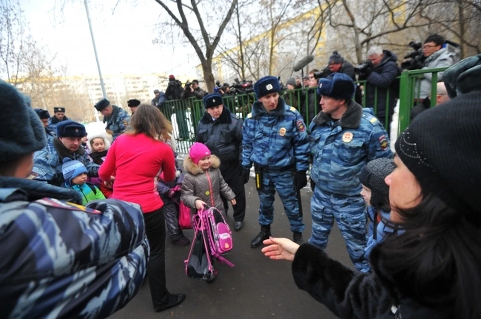 Причиной эвакуации детей из корсаковской школы стала коробка из-под игрушки