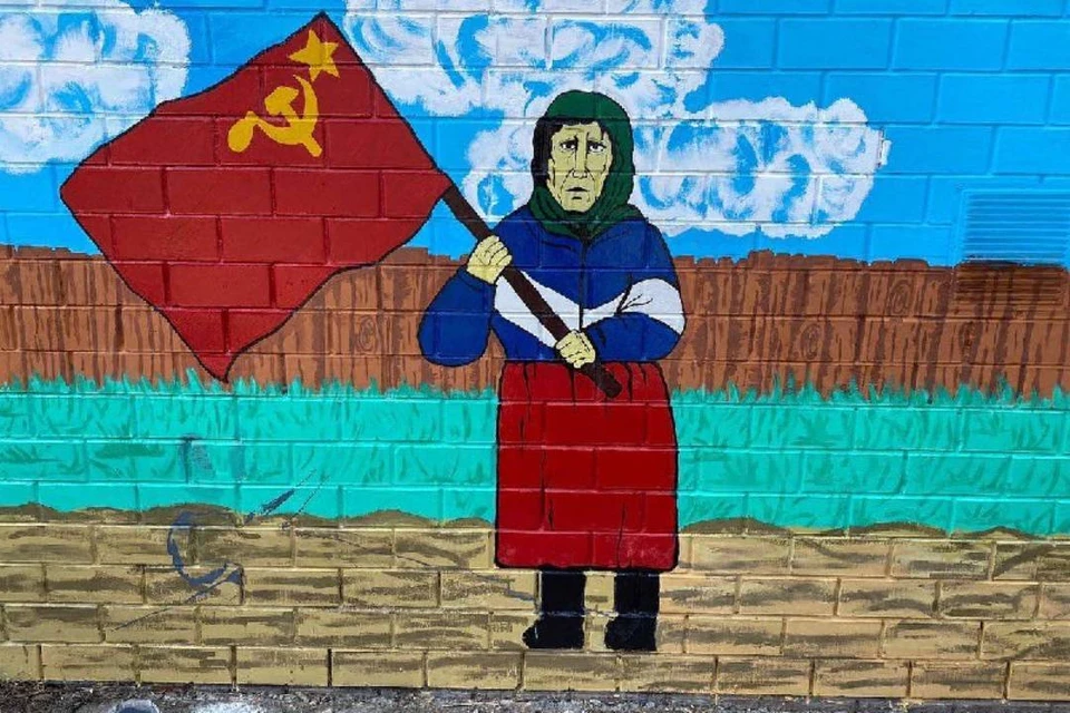 Картина с образом бабушки со Знаменем Победы появилась в Шелехове. Фото: Сергей Липин