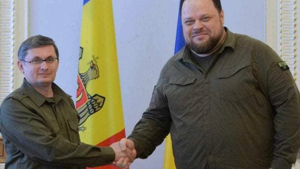 Игорь Гросу со своим украинским коллегой обсудили тему транспортировки военной техники в Киев.