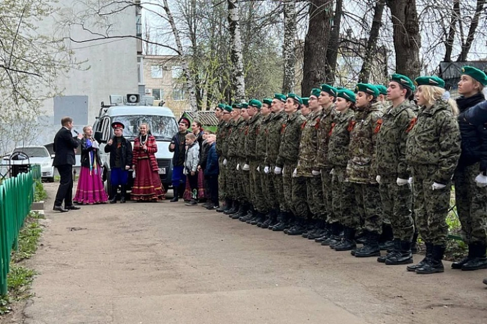 В Ярославле с Днем Победы "Фронтовая бригада" поздравила ветерана
