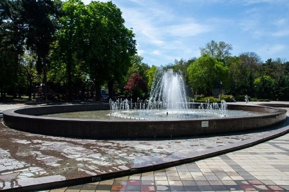 В Симферополе 7 мая включили фонтаны. Фото: Михаил Афанасьев/Telegram