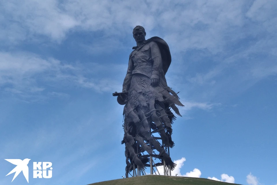 Монументальный памятник солдату на Ржевском мемориале.