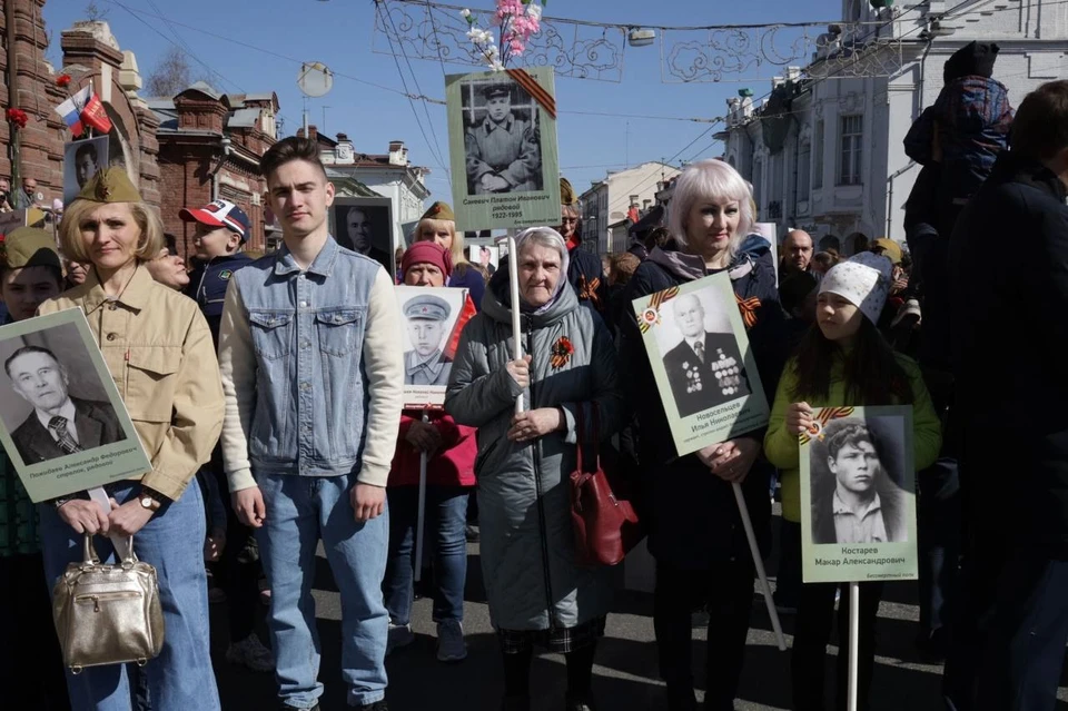 Формирование колонны «Бессмертного полка» началось в 10:00 у краеведческого музея.