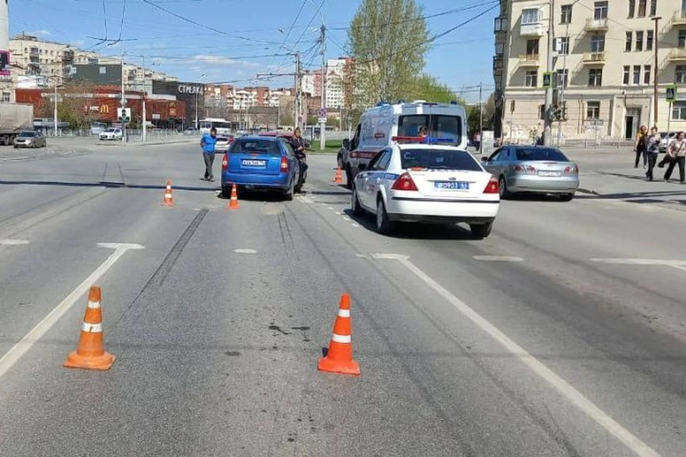 Авария произошла на проспекте Космонавтов. Фото: отделение пропаганды ГИБДД Екатеринбурга