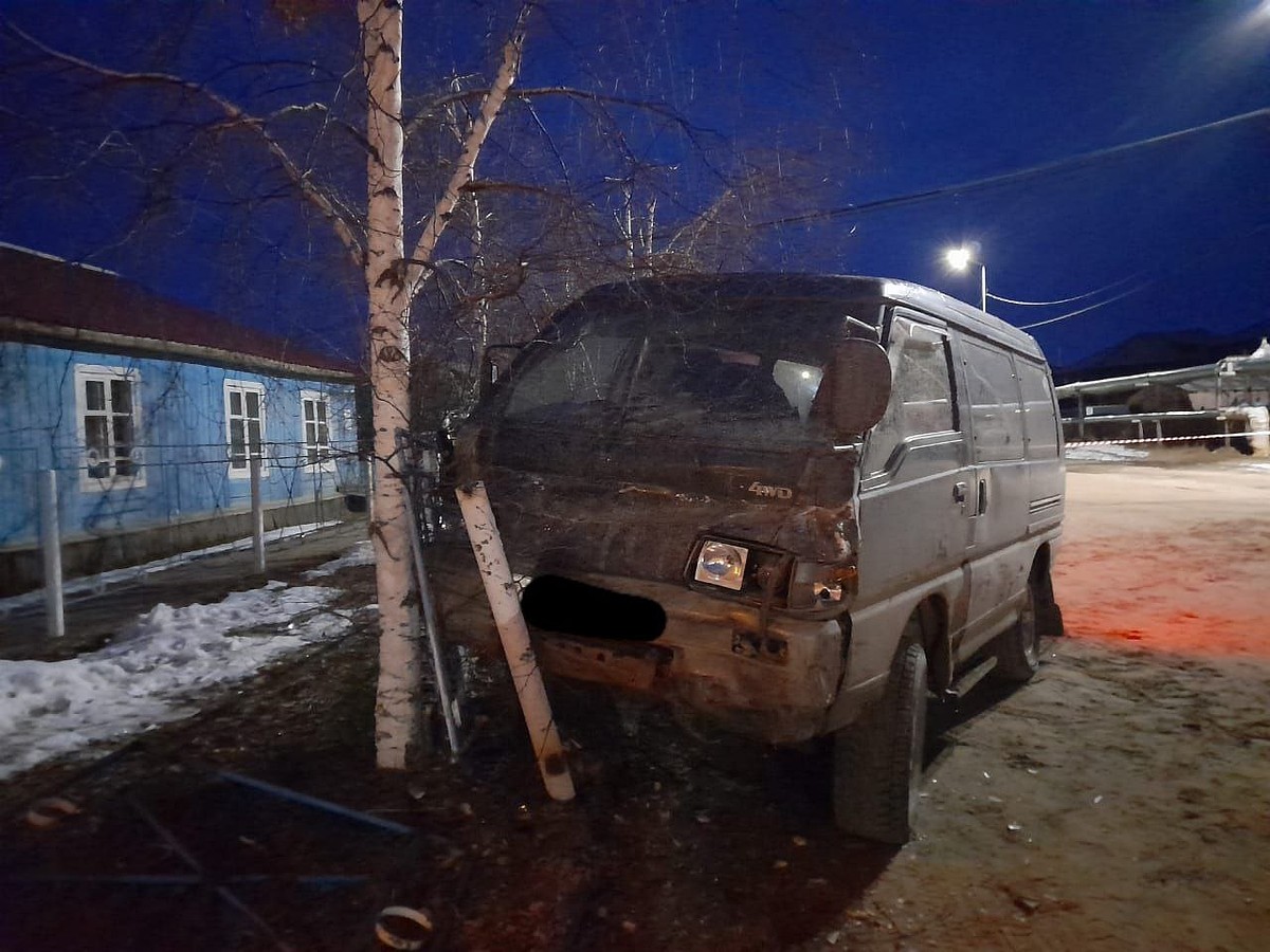 В Вилюйском районе Якутии пьяный водитель сбил мужчину, выходившего из  машины - KP.RU