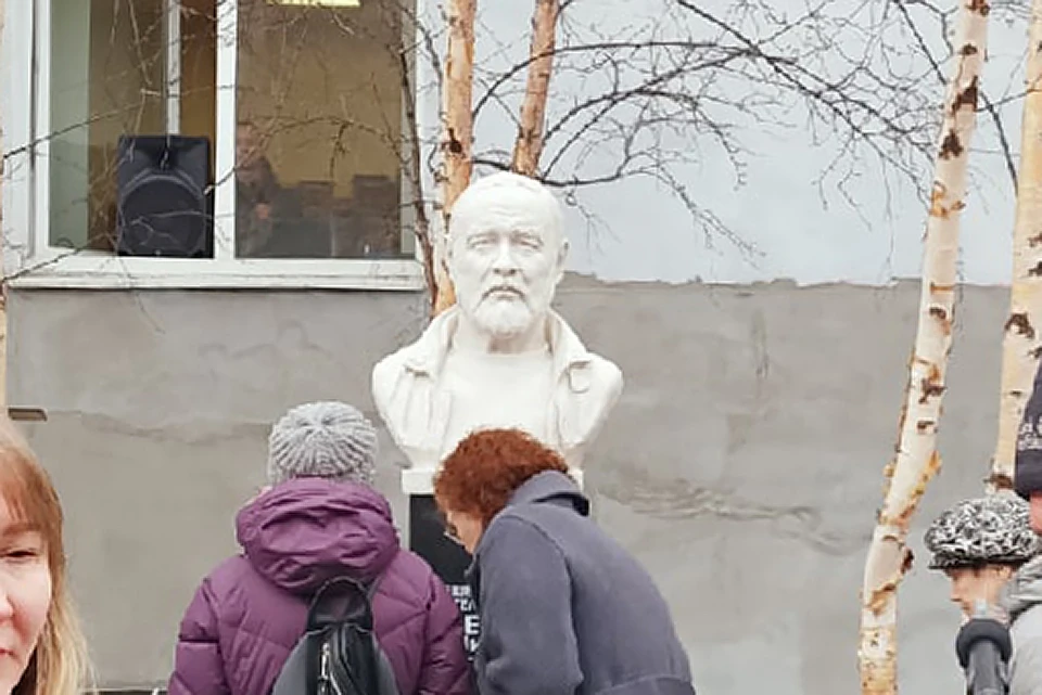 В Мурманске 10 мая торжественно открыли бюст Михаила Орешеты. Фото: Елена Титаренко