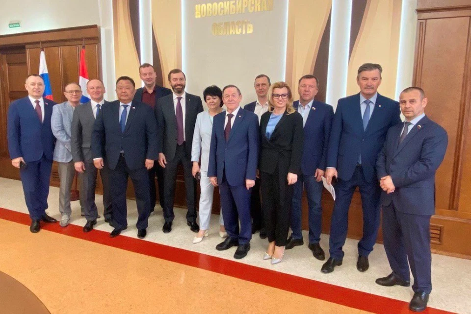Подписано соглашение о межпарламентском сотрудничестве между ЗакСобраниями Иркутской и Новосибирской областей.