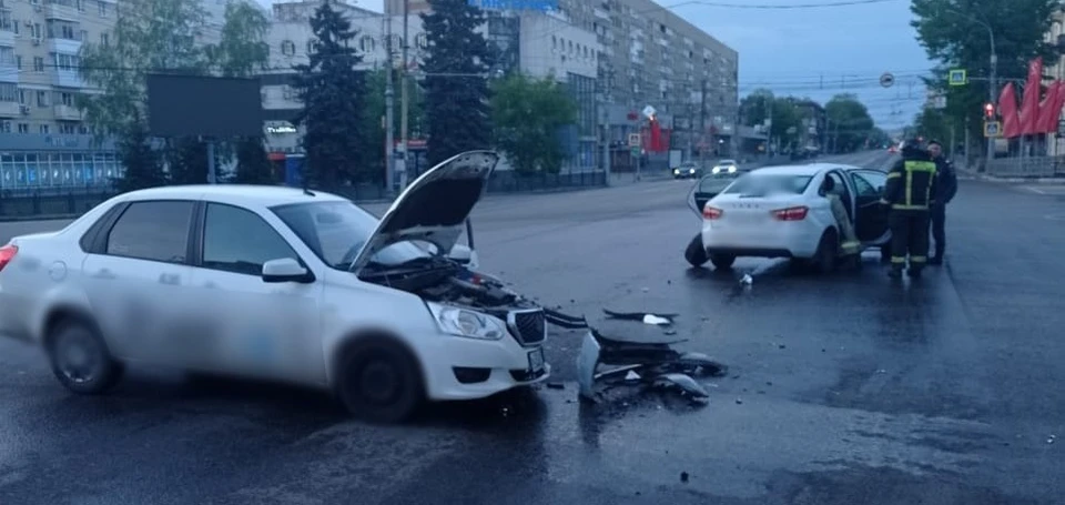 Сотрудники полиции проводят проверку, устанавливают все обстоятельства и причины произошедшего. Фото из телеграм-канала ГУ МВД России по Воронежской области.