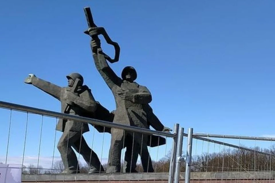 Парламент Латвии разрешил снести памятник Освободителям Риги