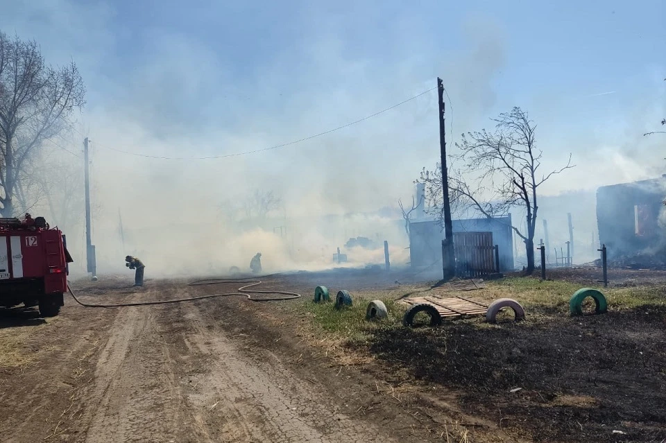 Четыре частных дома сгорели в городе Черемхово