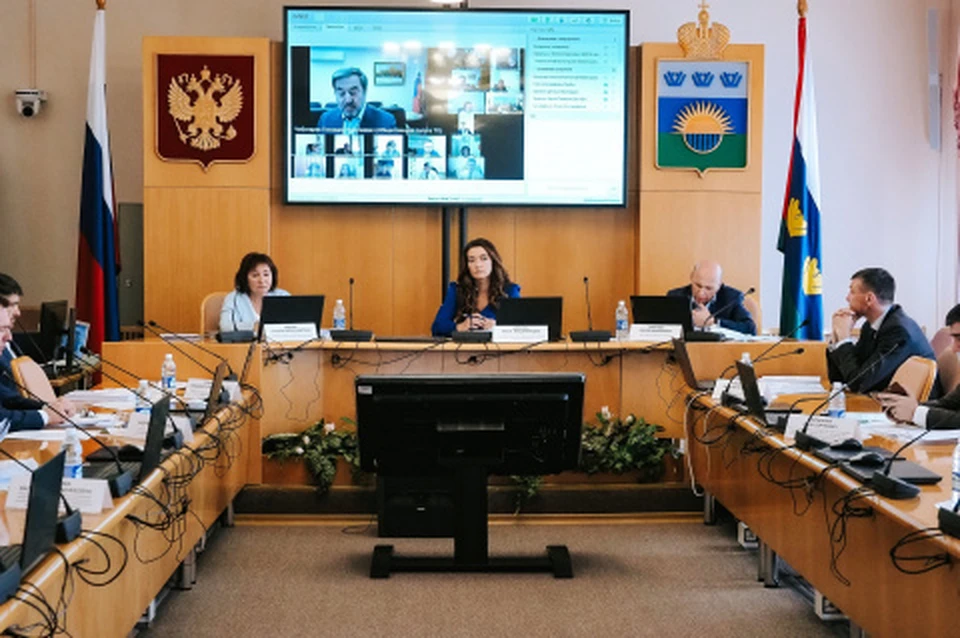 Депутаты Тюменской облдумы планируют ограничить доступ подростков в кальянные. Фото - duma72.ru.