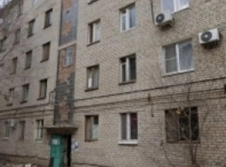 Астраханец погиб при спуске с 5 этажа на антенном кабеле