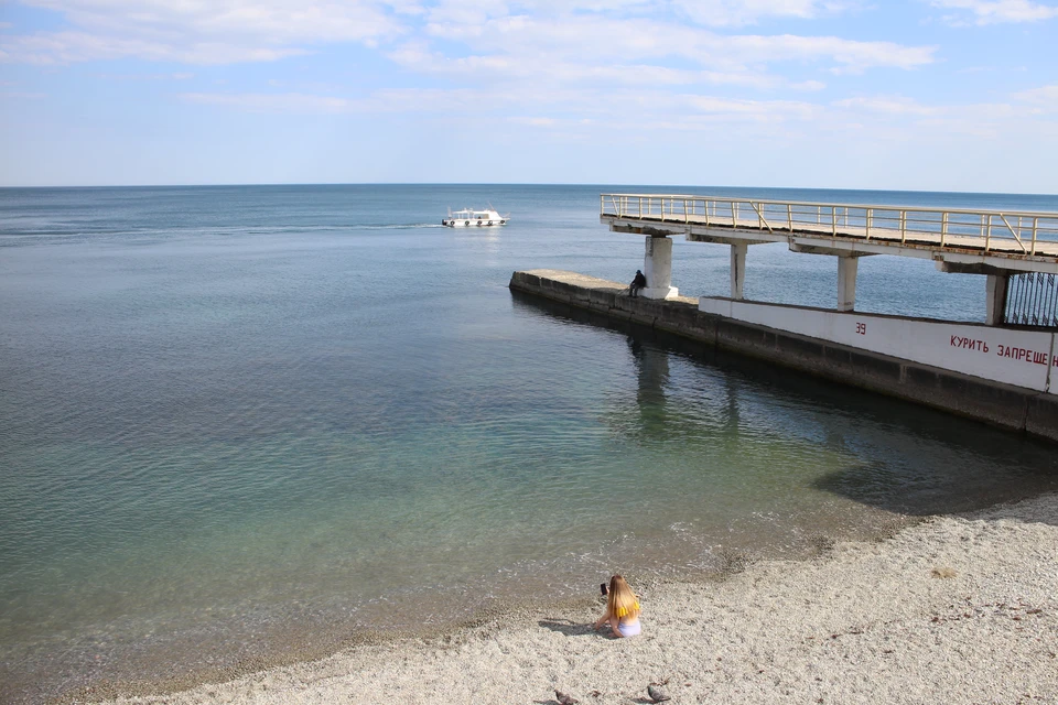 Погода в крыму в симферопольском. Берег моря в Крыму 2022 год. Набережная Ялты 2022. Набережная Терешковой Евпатория май 2022. Набережная Алушты май 2022 года.