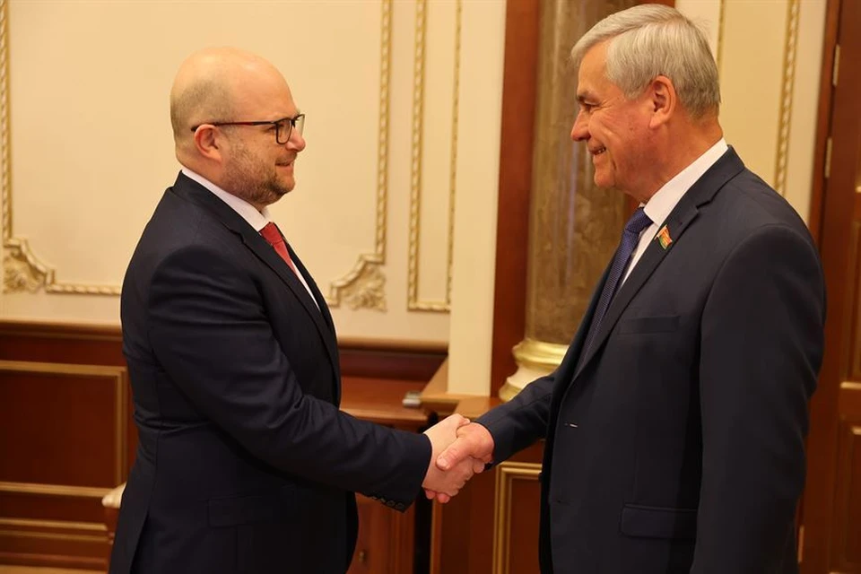 Состоялась встреча Владимира Андрейченко и посла Венесуэлы Рамиреса Араке. Фото: Палата представителей.