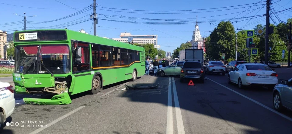 Автобус после аварии.