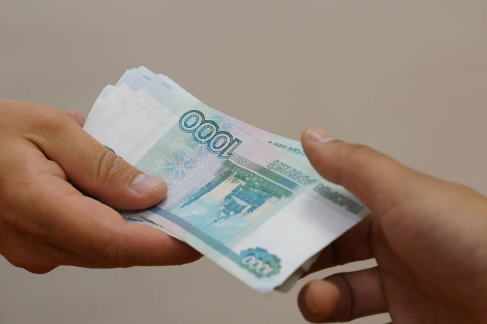 В Иркутске лжеследователь и ненастоящий внук похитили у пенсионера 100 тысяч рублей