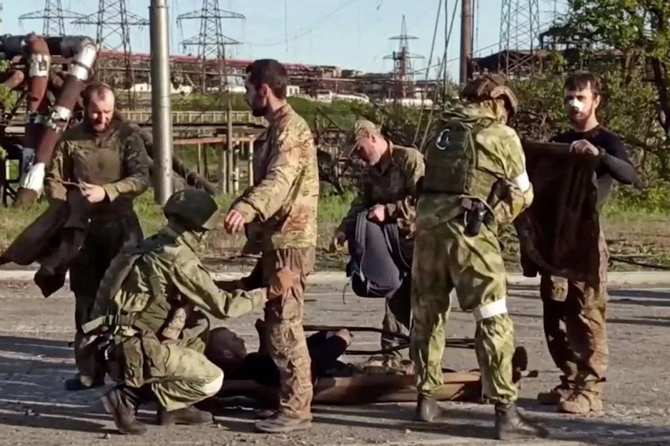В плен российским военным сдались в общей сложности 1730 боевиков с «Азовстали»